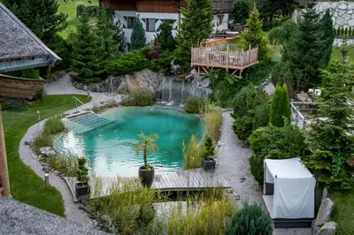 Der Swimmingpool an oder in der Nähe von Vitalhotel Sonnenhof