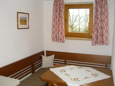 Ein Sitzbereich in der Unterkunft Gästehaus Hofer