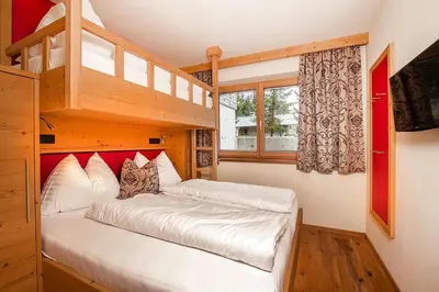Ein Bett oder Betten in einem Zimmer der Unterkunft Chalet in Königsleiten with Mountain Views & Spa