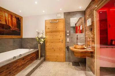 Ein Badezimmer in der Unterkunft Chalet in Königsleiten with Mountain Views & Spa