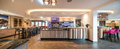 Ein Restaurant oder anderes Speiselokal in der Unterkunft Ursprung Panorama Hotel Königsleiten
