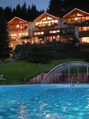 Der Swimmingpool an oder in der Nähe von Gartenhotel Rosenhof bei Kitzbühel