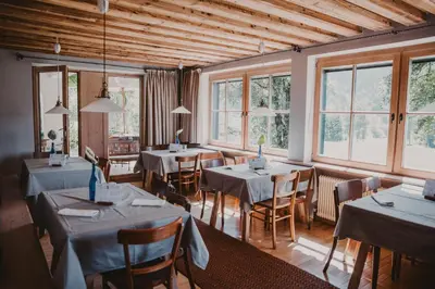 Ein Sitzbereich in der Unterkunft SEEBICHL Adults Only Designhotel lake - pool & dine