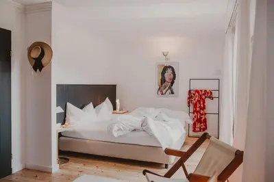 Ein Bett oder Betten in einem Zimmer der Unterkunft SEEBICHL Adults Only Designhotel lake - pool & dine