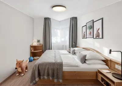 Ein Bett oder Betten in einem Zimmer der Unterkunft Lisi Family Hotel