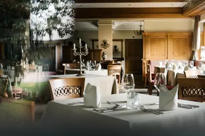 Ein Restaurant oder anderes Speiselokal in der Unterkunft Hotel Bräu