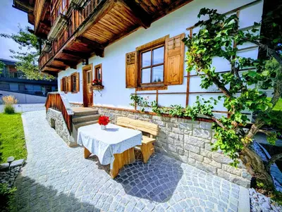 Ein Garten an der Unterkunft Haus DiRol