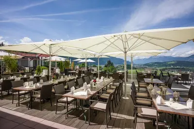 Ein allgemeiner Bergblick oder ein Berglick von des Hotels aus