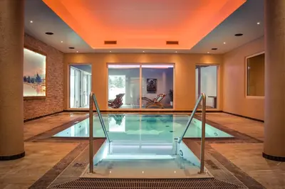 Der Swimmingpool an oder in der Nähe von Hotel Panorama Royal