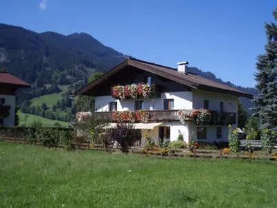 Ein allgemeiner Bergblick oder ein Berglick von der Ferienwohnung aus