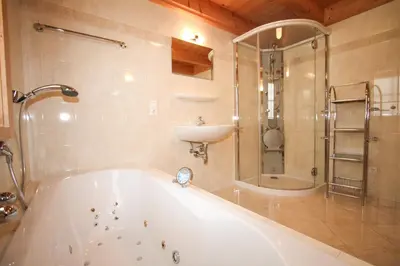 Ein Badezimmer in der Unterkunft Chalet Königsleiten 297