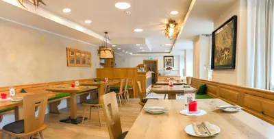 Ein Restaurant oder anderes Speiselokal in der Unterkunft Hotel Goldener Löwe
