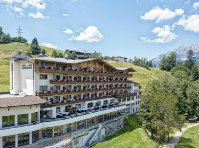 Ein allgemeiner Bergblick oder ein Berglick von des Hotels aus