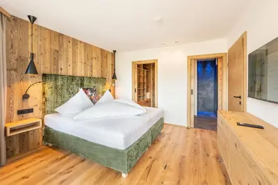 Ein Bett oder Betten in einem Zimmer der Unterkunft Hotel AlpenSchlössl