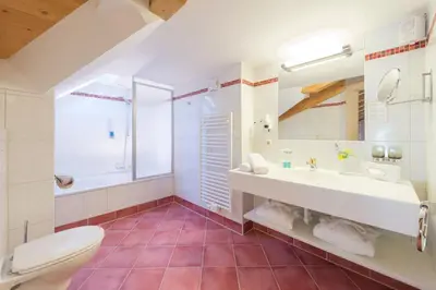 Ein Badezimmer in der Unterkunft Aktivhotel Schweizerhof Kitzbühel