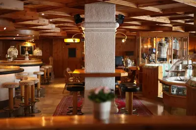 Ein Restaurant oder anderes Speiselokal in der Unterkunft JUFA Alpenhotel Saalbach