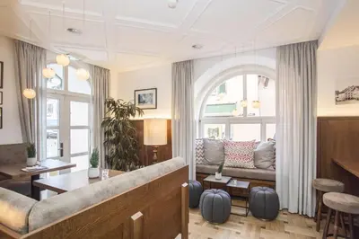 Ein Sitzbereich in der Unterkunft Hotel Tiefenbrunner