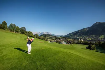 Ein allgemeiner Bergblick oder ein Berglick von des Hotels aus