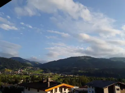 Ein allgemeiner Bergblick oder ein Berglick von der Ferienwohnung aus