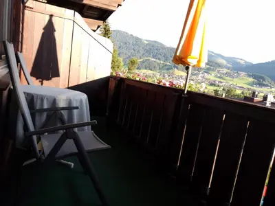 Ein allgemeiner Bergblick oder ein Berglick von der Ferienwohnung aus