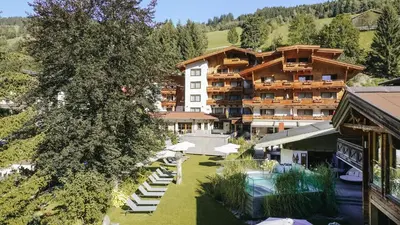 Ein allgemeiner Bergblick oder ein Berglick von des Hotels aus