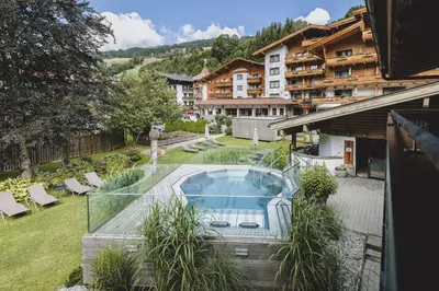 Der Swimmingpool an oder in der Nähe von Hotel DIE SONNE