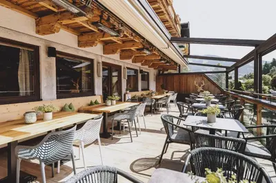 Ein Restaurant oder anderes Speiselokal in der Unterkunft Hotel DIE SONNE