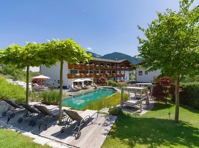 Der Swimmingpool an oder in der Nähe von Hotel Alpenpanorama