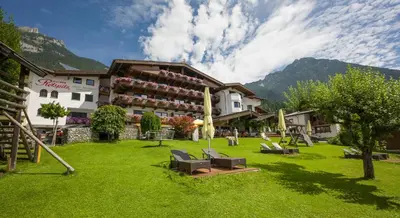 Ein allgemeiner Bergblick oder ein Berglick von des Hotels aus