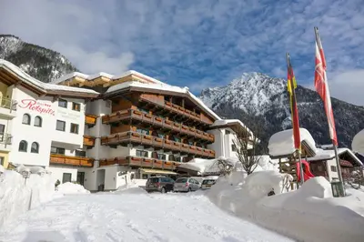 Ein allgemeiner Bergblick oder ein Berglick von des Hotels aus