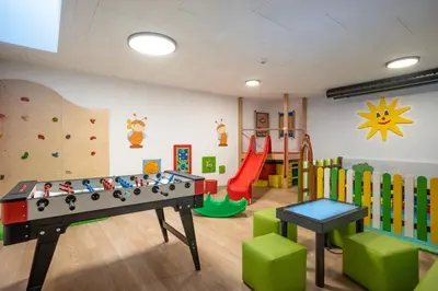 Eine Spielezimmer in der Unterkunft Gasthof Oberstegen