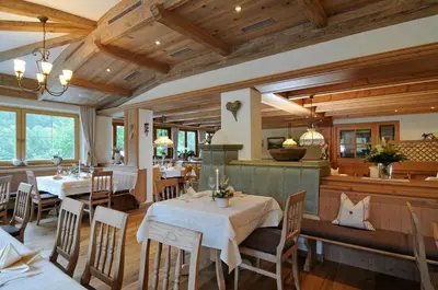 Ein Restaurant oder anderes Speiselokal in der Unterkunft Gasthof Oberstegen
