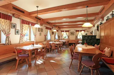 Ein Restaurant oder anderes Speiselokal in der Unterkunft Gasthof Oberstegen