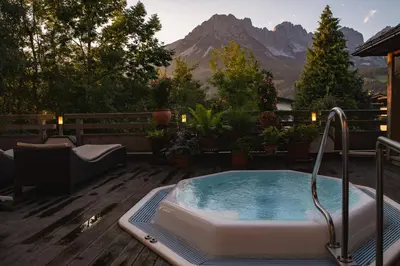 Ein allgemeiner Bergblick oder ein Berglick von des Hotels aus