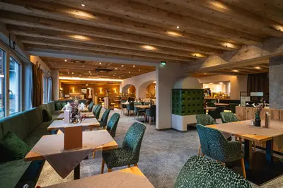 Ein Restaurant oder anderes Speiselokal in der Unterkunft Hotel Hochfilzer