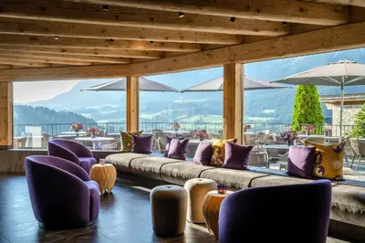 Ein allgemeiner Bergblick oder ein Berglick von des Hotels aus