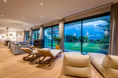 Ein allgemeiner Bergblick oder ein Berglick von des Hotels aus