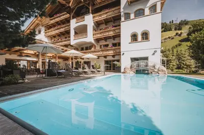 Der Swimmingpool an oder in der Nähe von Hotel Gaspingerhof