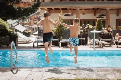 Der Swimmingpool an oder in der Nähe von Hotel Gaspingerhof