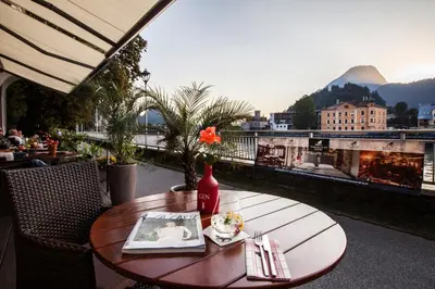 Ein allgemeiner Bergblick oder ein Berglick von des Hotels aus