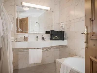 Ein Badezimmer in der Unterkunft Platzlhof - Mein Hotel im Zillertal
