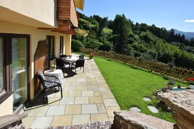 Ein Garten an der Unterkunft Romantik Aparthotel Sonnleitn