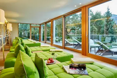 Ein Sitzbereich in der Unterkunft Relais & Châteaux Hotel Tennerhof