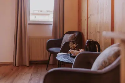 Ein Sitzbereich in der Unterkunft Hotel Glücksschmiede - Hinterglemm