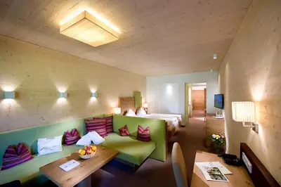 Ein Sitzbereich in der Unterkunft Hotel Leonhard