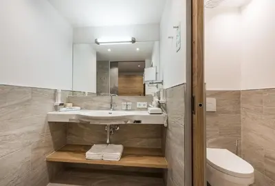 Ein Badezimmer in der Unterkunft Hotel Leonhard