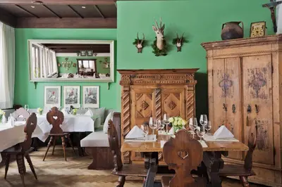 Ein Restaurant oder anderes Speiselokal in der Unterkunft Hotel Bruggwirt
