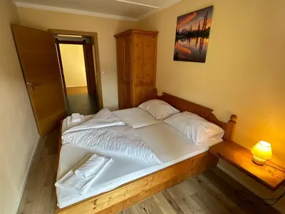 Ein Bett oder Betten in einem Zimmer der Unterkunft Alpenlodge, Ferienwohnung 3
