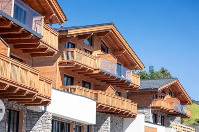 Das Gebäude in dem sich das Ferienhaus befindet