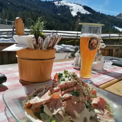 Ein allgemeiner Bergblick oder ein Berglick von der Ferienwohnung aus
